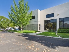 417 E Huntington Dr, Monrovia, CA à louer Photo du bâtiment- Image 2 de 9