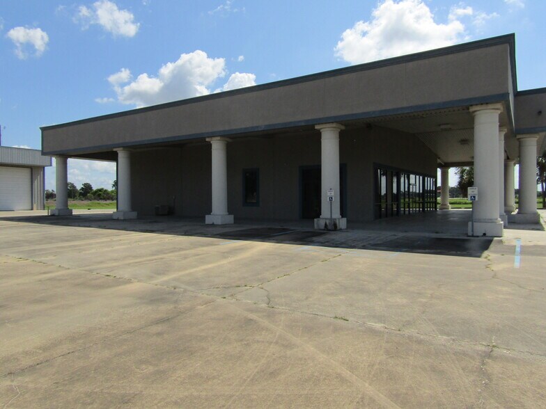 1104 Highway 90, New Iberia, LA à vendre - Photo du bâtiment - Image 2 de 17