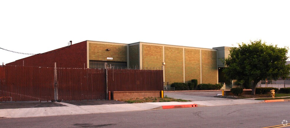 2934 E Las Hermanas St, Rancho Dominguez, CA à vendre - Photo du bâtiment - Image 3 de 7