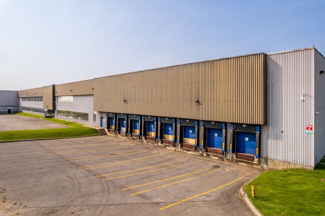 Plus de détails pour 2000 Rue Halpern, Montréal, QC - Industriel à louer