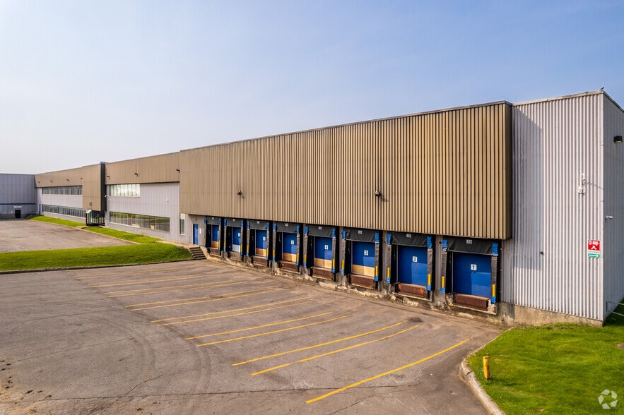 2000 Rue Halpern, Montréal, QC for lease - Building Photo - Image 1 of 26
