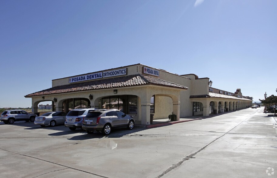 803-805 W Palmdale Blvd, Palmdale, CA à louer - Photo du bâtiment - Image 1 de 9