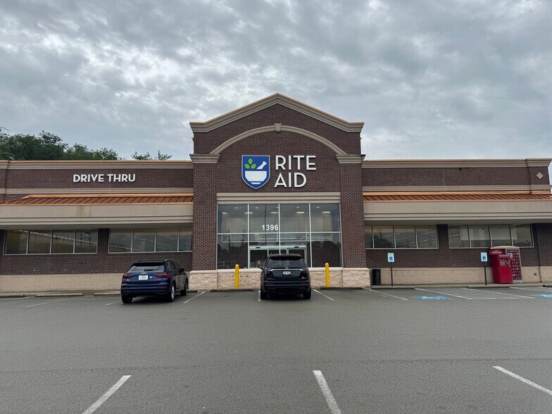 1396 W Chestnut St, Washington, PA à louer - Photo du bâtiment - Image 2 de 9