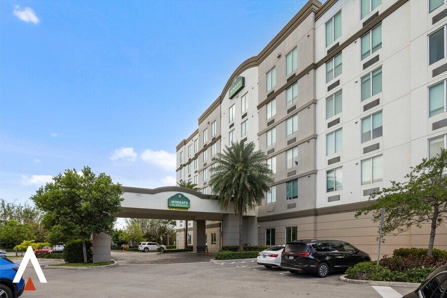 3755 NW 78th Ave, Doral, FL à vendre - Photo du bâtiment - Image 2 de 37