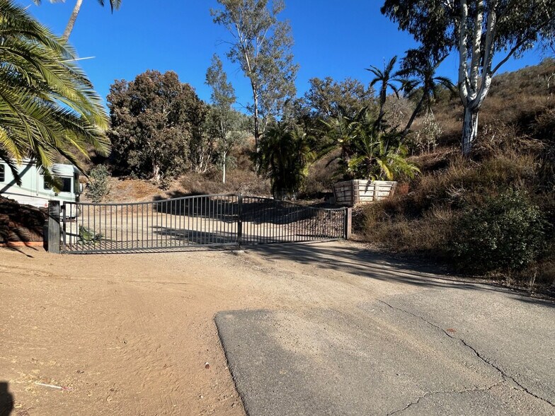 30007 Old Highway 395, Escondido, CA à louer - Photo du bâtiment - Image 3 de 6