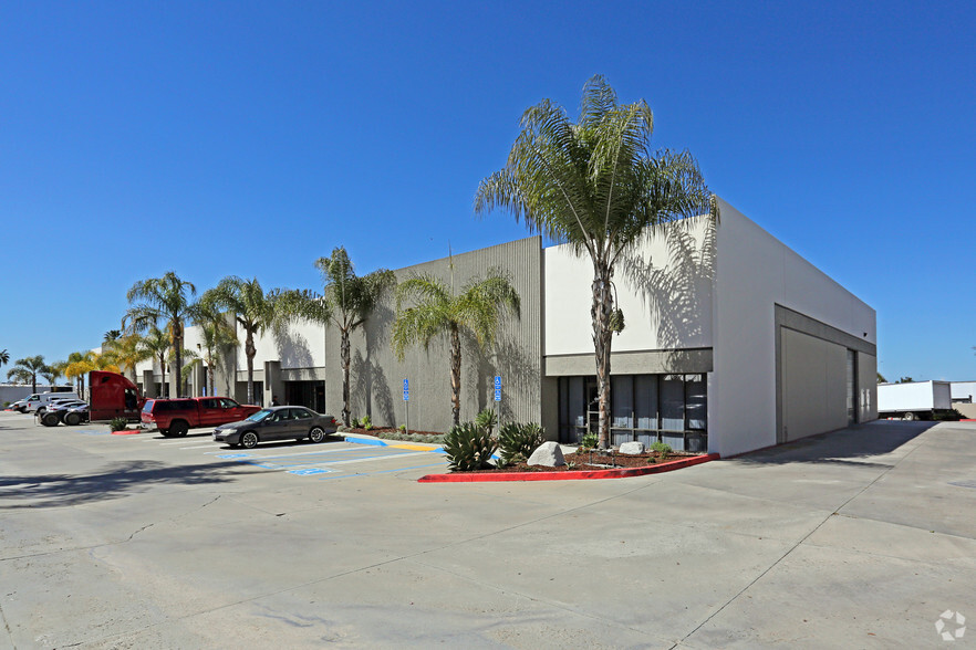 2591 Pioneer Ave, Vista, CA for lease - Primary Photo - Image 1 of 4