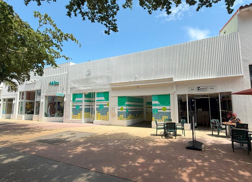 625-631 Lincoln Rd, Miami Beach, FL à louer - Photo du bâtiment - Image 2 de 5