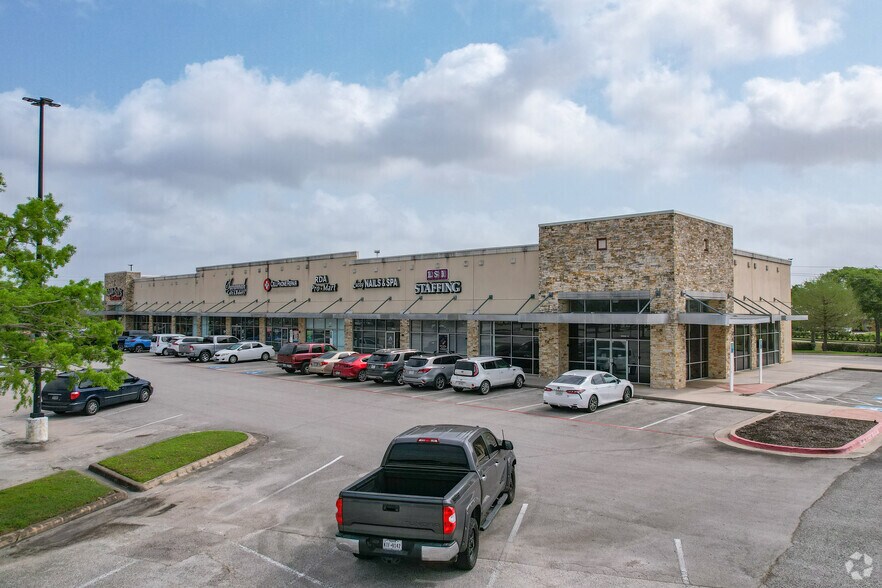 5950 Fairmont Pkwy, Pasadena, TX à vendre - Photo du bâtiment - Image 2 de 10