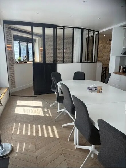 Retail in Paris for sale - Interior Photo - Image 2 of 9