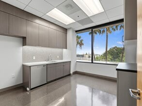 11111 Santa Monica Blvd, Los Angeles, CA for lease Interior Photo- Image 2 of 7