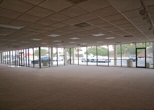 3305-3399 Wurzbach Rd, San Antonio, TX à louer Photo intérieure- Image 2 de 2