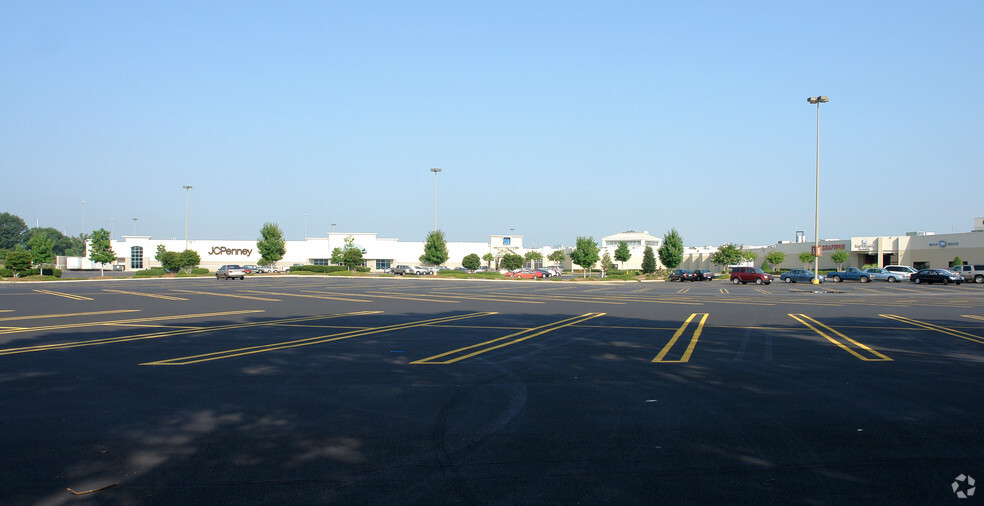 1000-1007 Eastdale Mall, Montgomery, AL for sale - Primary Photo - Image 1 of 1