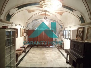 Retail in Cáceres, Cáceres for lease Interior Photo- Image 2 of 3