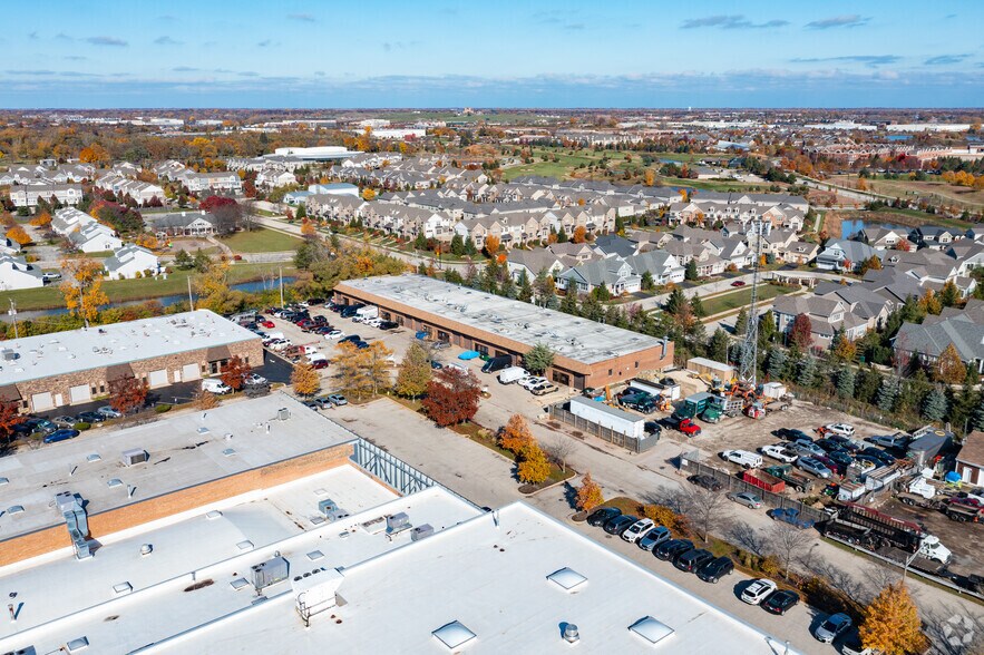 1965-1983 N Lake Ter, Glenview, IL à louer - Aérien - Image 3 de 6