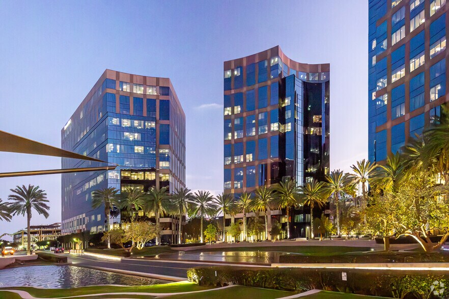 2020 Main St, Irvine, CA à louer - Photo du bâtiment - Image 3 de 4