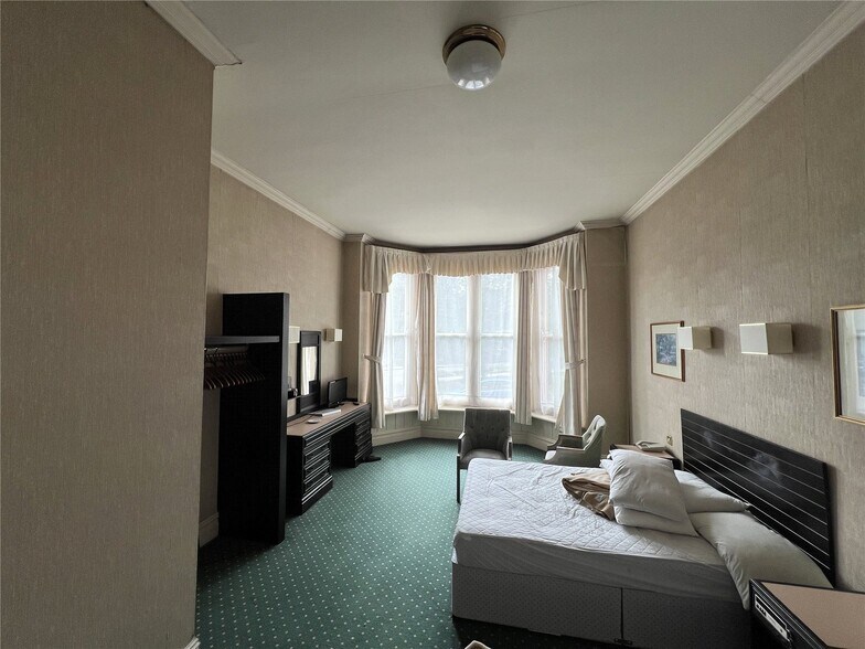 South Cres, Llandrindod Wells for sale - Primary Photo - Image 1 of 9