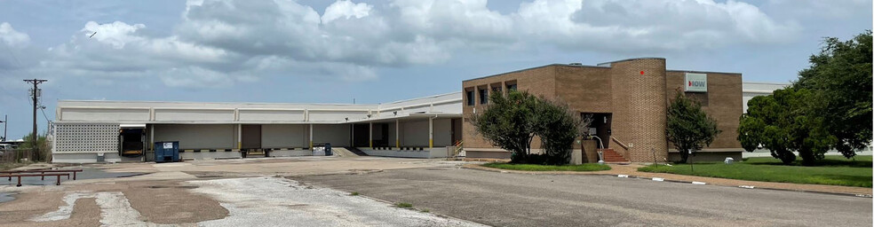 6530 Leopard St, Corpus Christi, TX for lease - Building Photo - Image 2 of 10