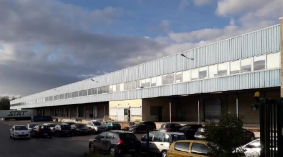 Industrial in Corbas for lease - Building Photo - Image 2 of 12