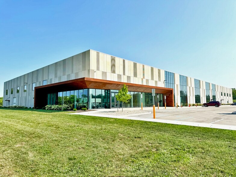 2220 E Bunch Blvd, Muncie, IN à vendre - Photo du bâtiment - Image 1 de 30