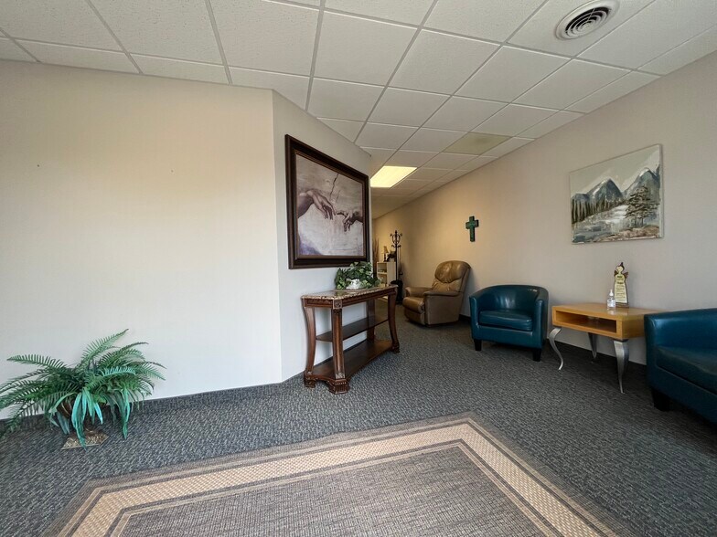 1027 7th St NW, Rochester, MN for lease - Building Photo - Image 2 of 6