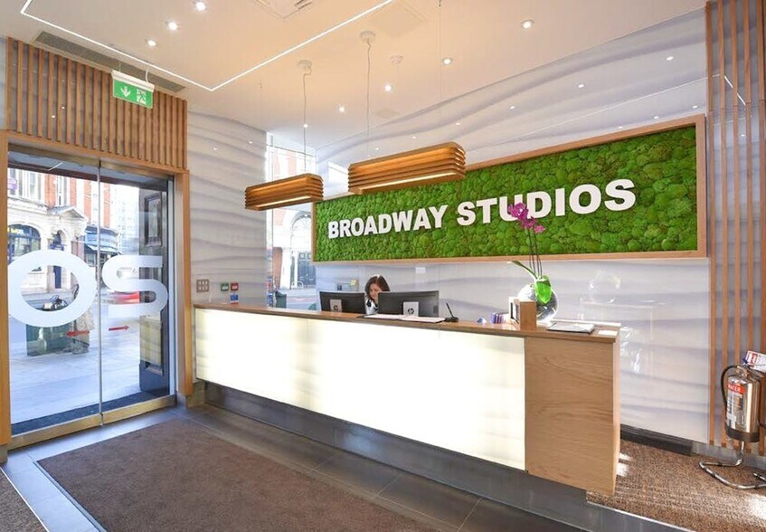 20 Hammersmith Broa, Londres à louer - Photo du bâtiment - Image 2 de 14