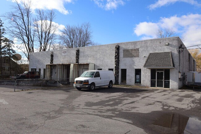 Plus de détails pour 6741 Old Collamer Rd, East Syracuse, NY - Industriel à louer