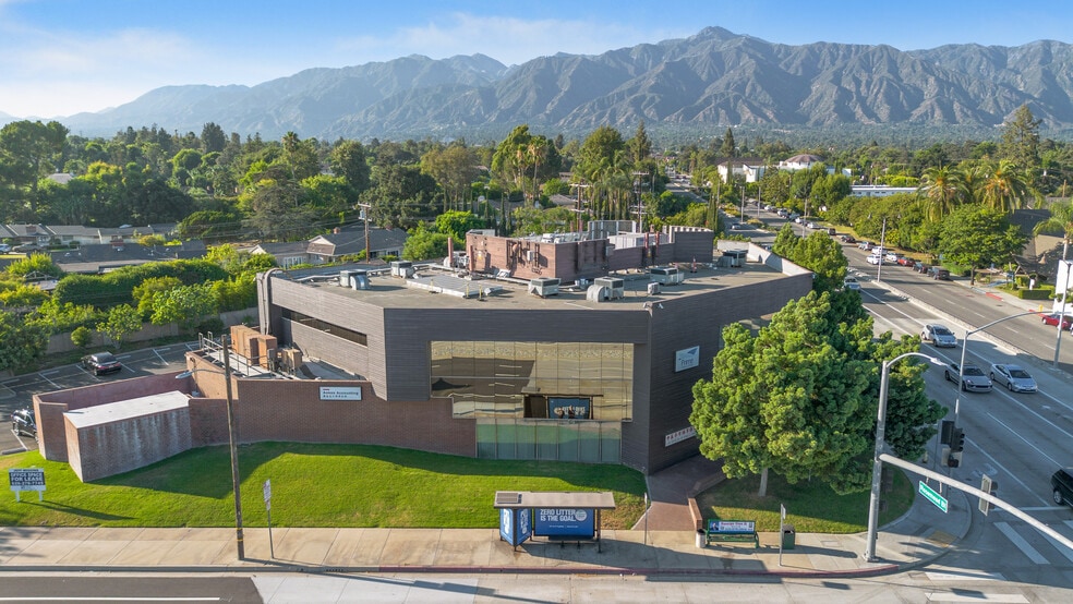 3675 Huntington Dr, Pasadena, CA for lease - Building Photo - Image 1 of 10