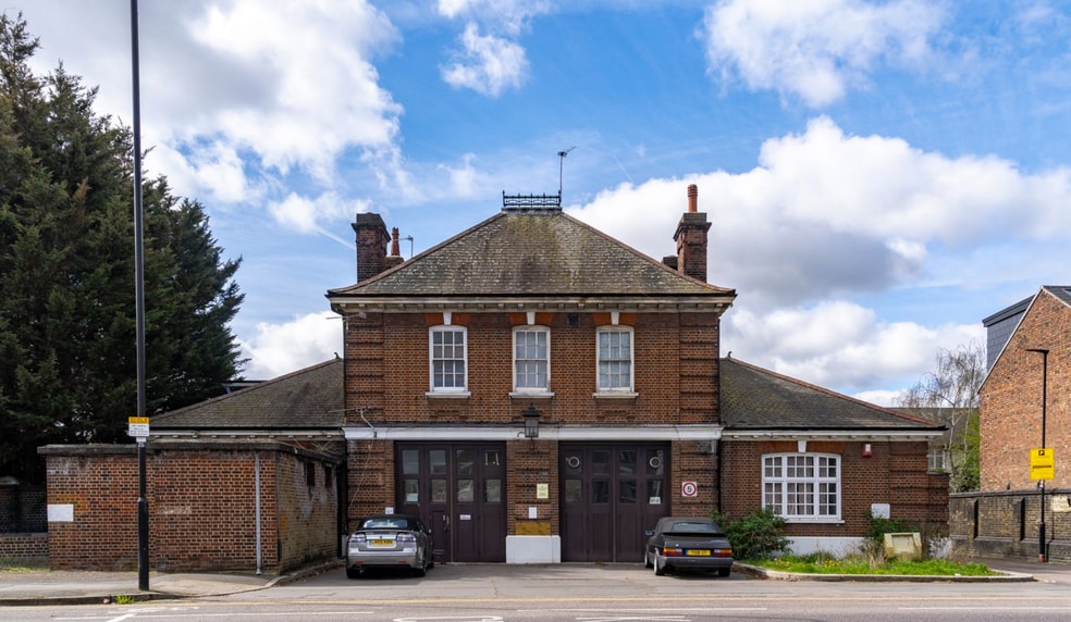 69a Bounds Green Rd, London for sale - Building Photo - Image 1 of 7