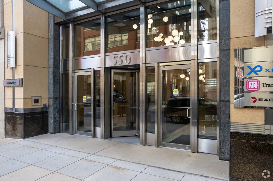 550 W Jackson Blvd, Chicago, IL à louer - Photo du bâtiment - Image 3 de 13