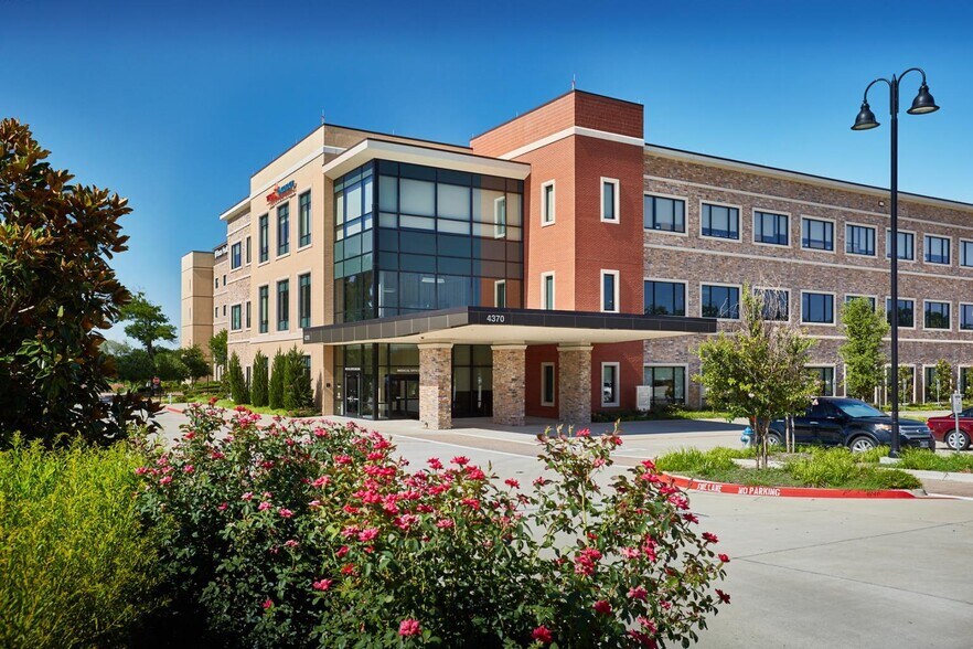 4370 Medical Arts Dr, Flower Mound, TX à louer - Photo du bâtiment - Image 3 de 12