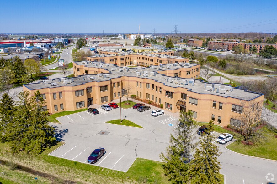 151 Frobisher Dr, Waterloo, ON à vendre - Photo du bâtiment - Image 2 de 4