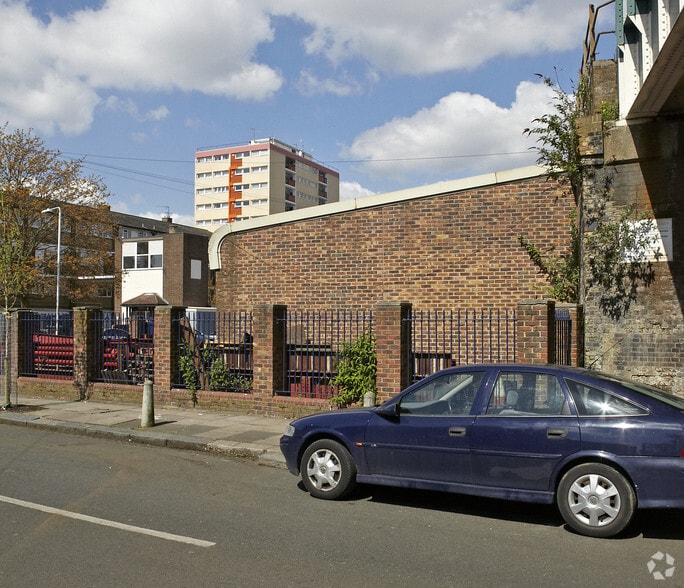 370-379 Station Rd, London for lease - Building Photo - Image 2 of 5