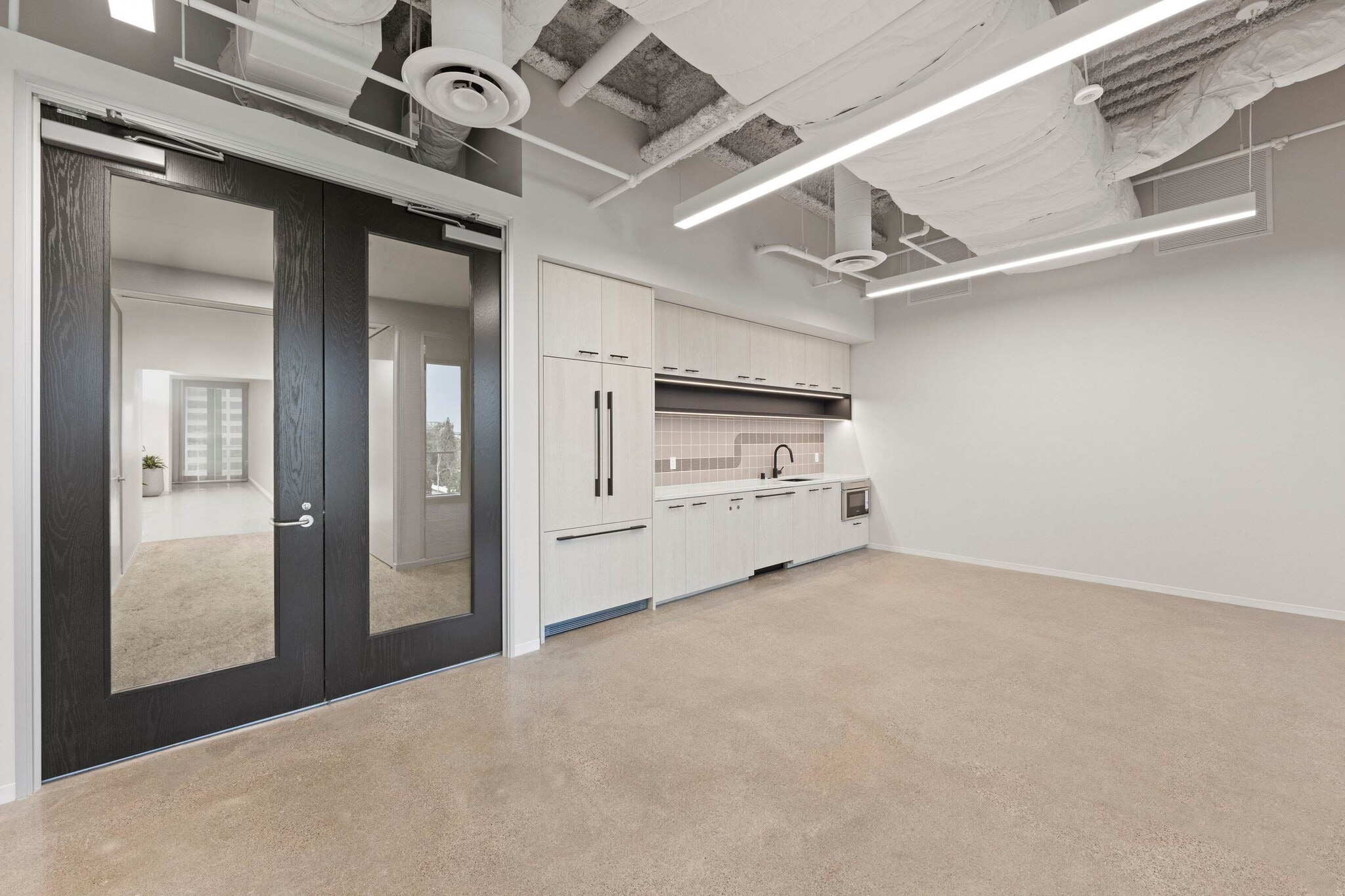 620 Newport Center Dr, Newport Beach, CA for lease Interior Photo- Image 1 of 6
