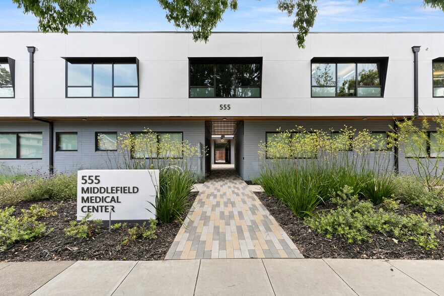 535-555 Middlefield Rd, Palo Alto, CA à louer - Photo du bâtiment - Image 2 de 4