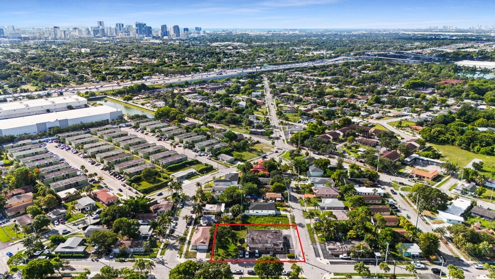 880 NW 25th Ave, Fort Lauderdale, FL for sale - Building Photo - Image 2 of 12