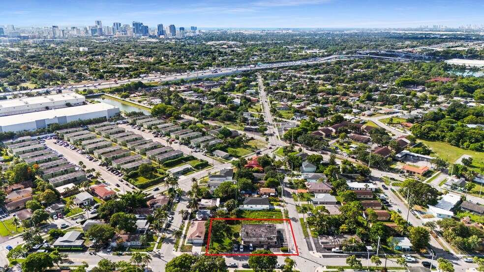 880 NW 25th Ave, Fort Lauderdale, FL à vendre - Photo du bâtiment - Image 2 de 12