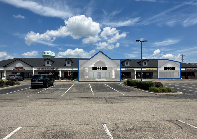 218-258 W Olentangy St, Powell, OH for lease - Building Photo - Image 2 of 14
