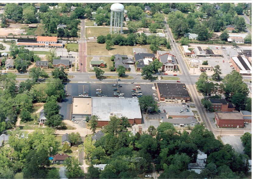 200 W Central Ave, Fitzgerald, GA à louer - Photo du bâtiment - Image 2 de 3