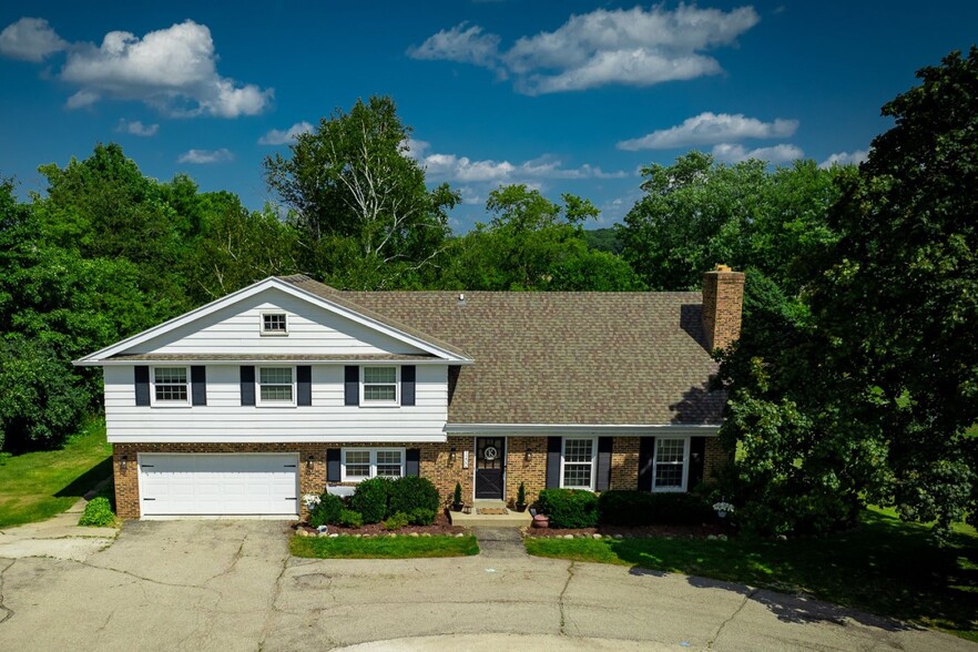 1200 Highway 83, Hartland, WI à vendre - Photo du bâtiment - Image 3 de 7