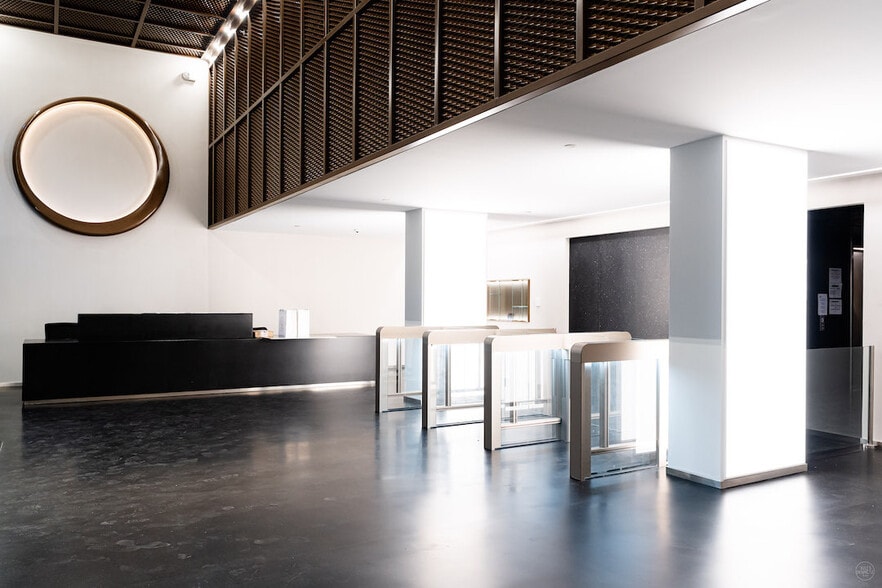 2 Cour De L'ile Louviers, Paris for lease - Lobby - Image 1 of 5