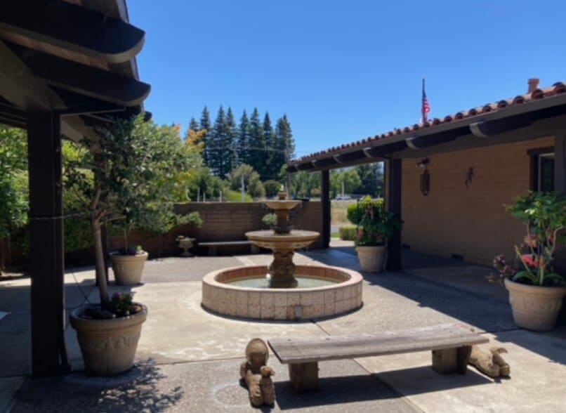 12961 Village Dr, Saratoga, CA à vendre - Photo du bâtiment - Image 3 de 10