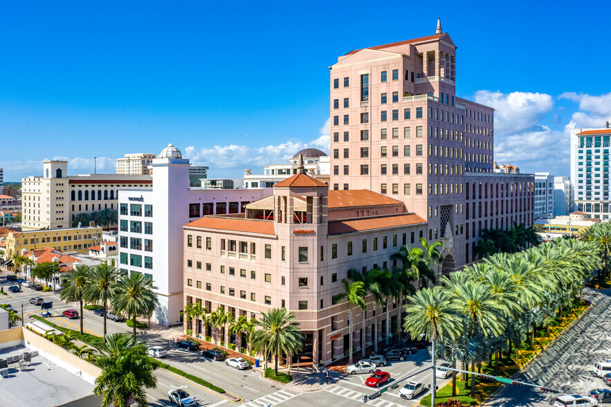 220 Alhambra Cir, Coral Gables, FL à louer - Photo du bâtiment - Image 1 de 7