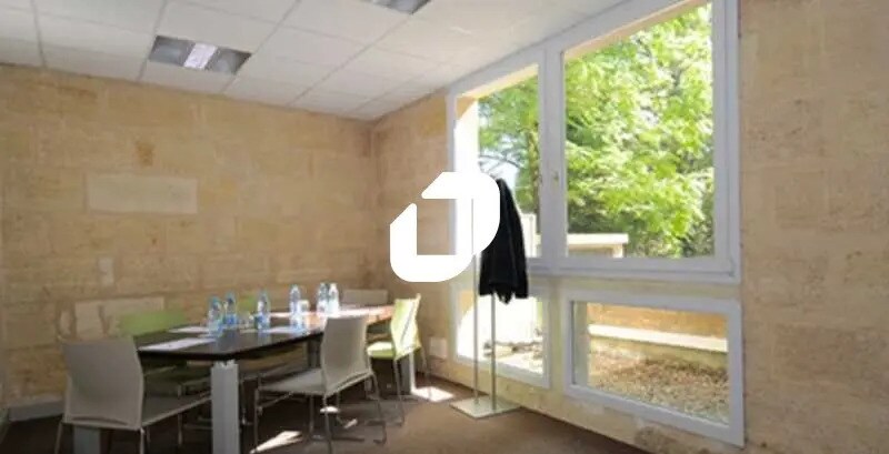 Office in Le Bouscat for lease Interior Photo- Image 1 of 8