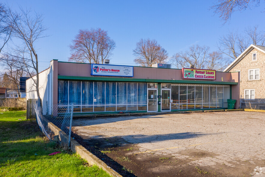 950-954 Ecorse Rd, Ypsilanti, MI for sale - Building Photo - Image 1 of 1