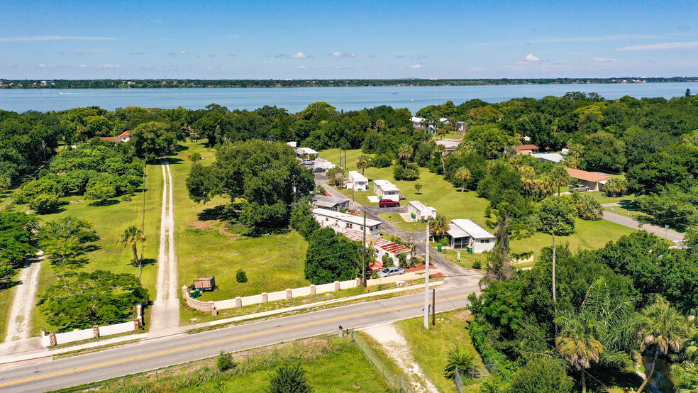 945 N Tropical Trl, Merritt Island, FL à vendre - Photo du bâtiment - Image 1 de 1