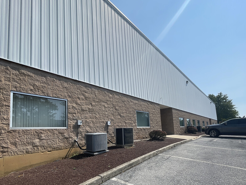 759 Roble Rd, Allentown Airport Branch, PA à louer - Photo du b timent - Image 3 de 9