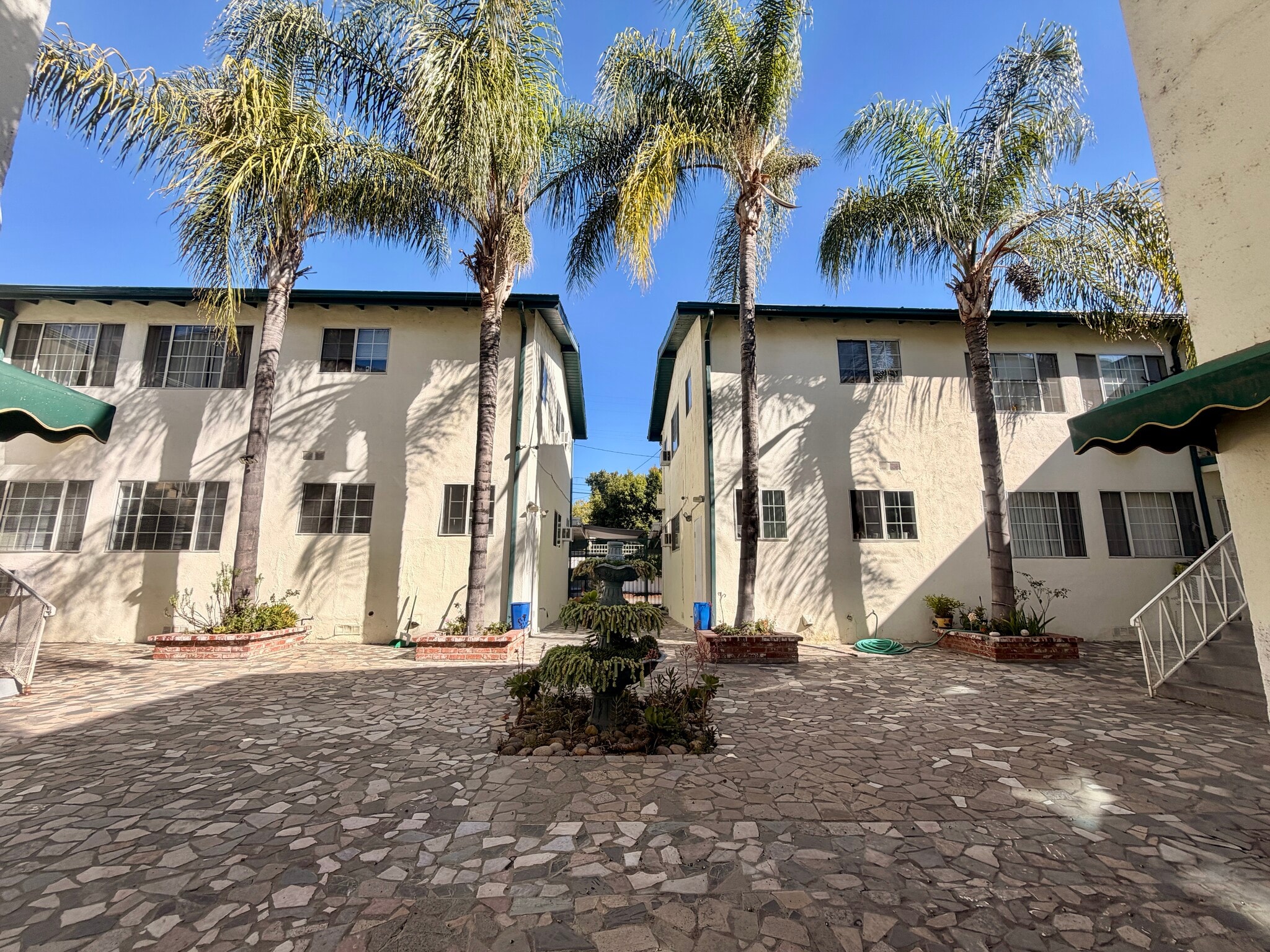 4824-4832 Hazeltine Ave, Sherman Oaks, CA for sale Building Photo- Image 1 of 9