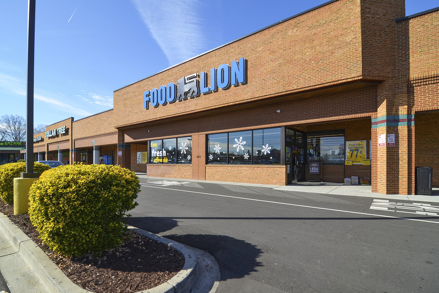 9100-9124 S Tryon St, Charlotte, NC for lease - Building Photo - Image 3 of 4