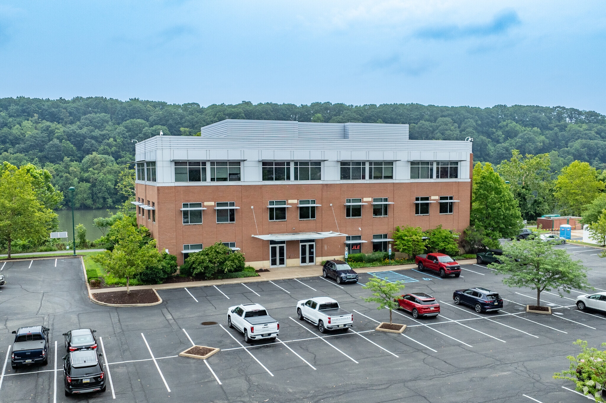 385 E Waterfront Dr, Homestead, PA à louer Photo principale- Image 1 de 15