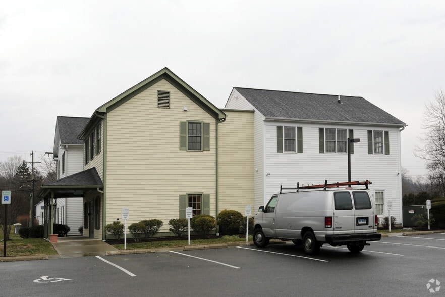 828 Federal Rd, Brookfield, CT for lease - Building Photo - Image 2 of 37